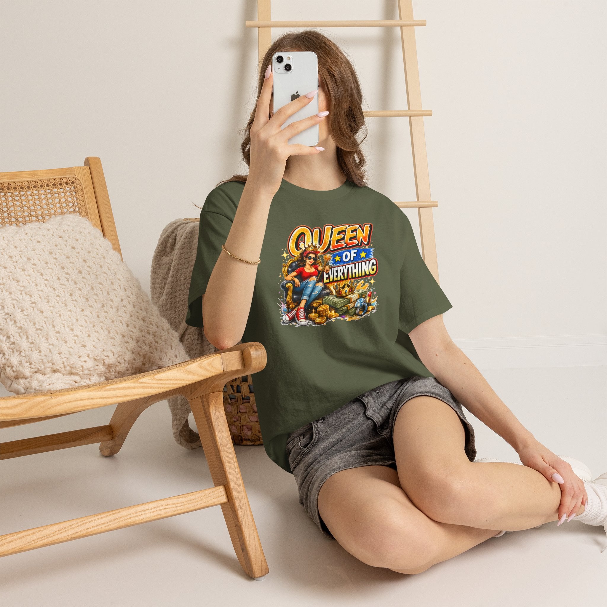 Queen of Everything Shirt | Funny Queen Graphic Tee | Gift for Mom | Boss Lady Shirt | Retro Vintage Tee