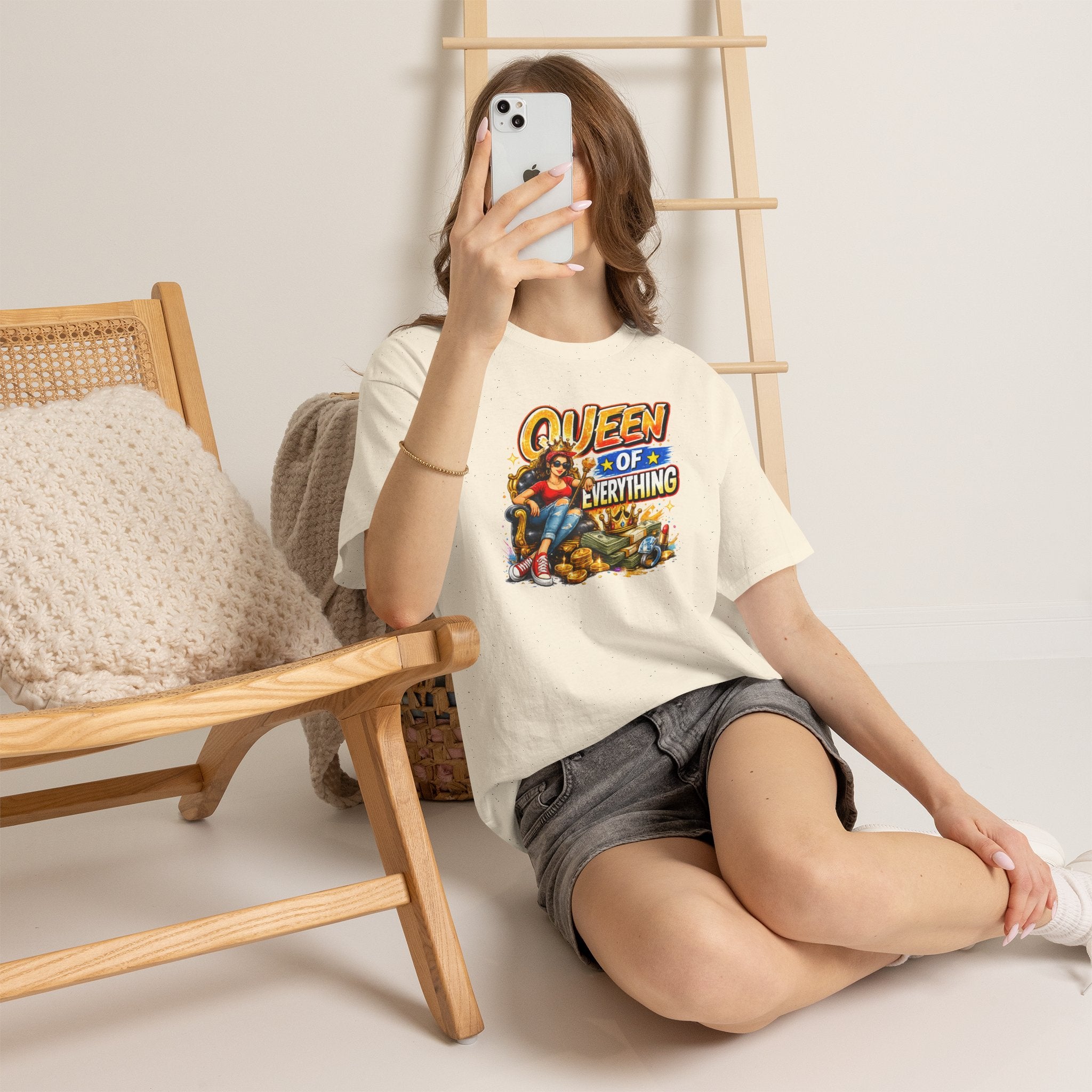 Queen of Everything Shirt | Funny Queen Graphic Tee | Gift for Mom | Boss Lady Shirt | Retro Vintage Tee